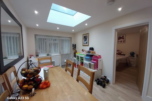 12, Abbey Close, Pinner photo 3