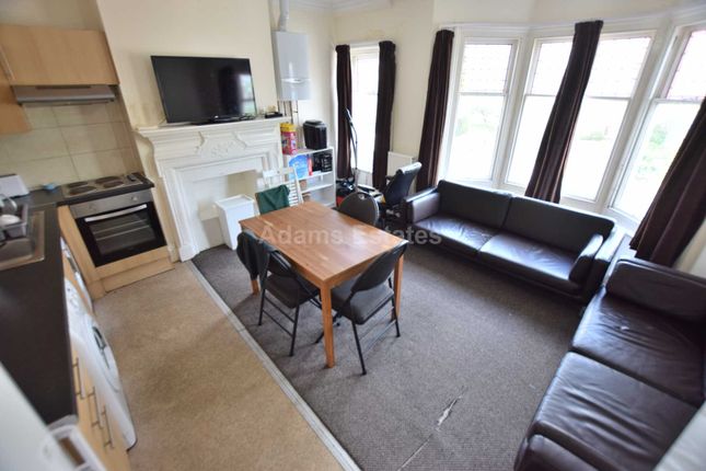 Flat to rent in Christchurch Road, Reading