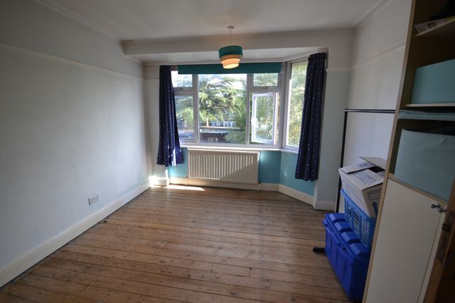66, Eccleston Crescent, Romford photo 5