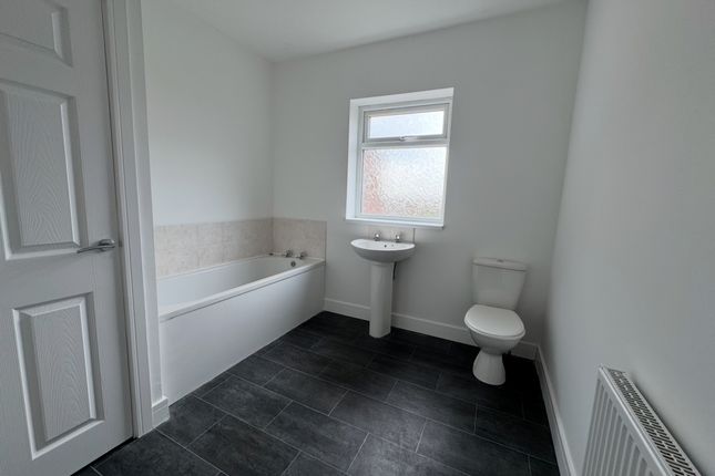 72, Rotherham photo 3