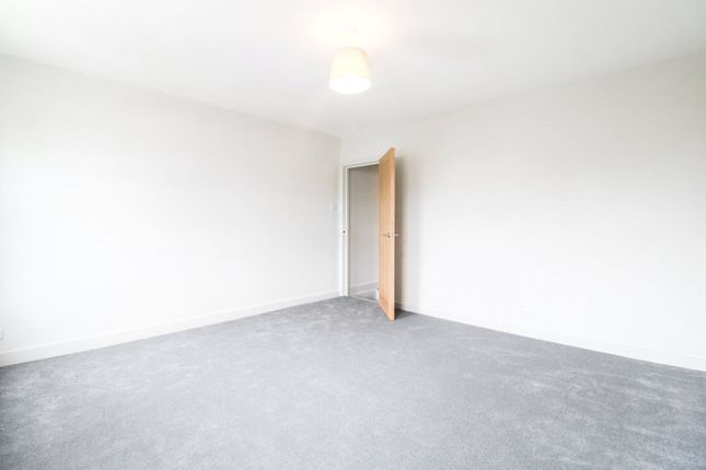 Flat to rent in Oval Road, Addiscombe, Croydon