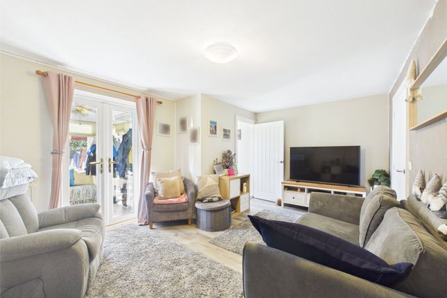 15, Garlandstone Walk, Gloucester photo 4