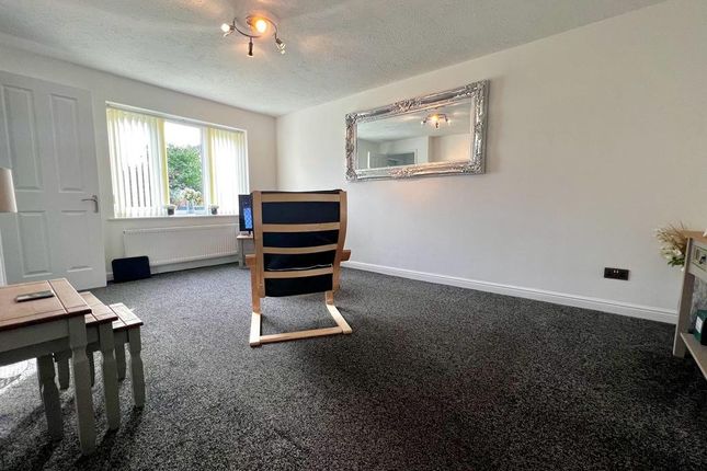 35, Alanby Drive, West Yorkshire photo 3
