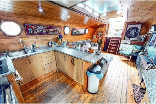 Houseboat for sale in Potato Wharf, Manchester
