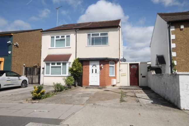 Central Park Estate Staines Road Hounslow Tw4 3 Bedroom