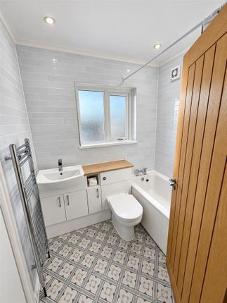 14, Llanyrnewydd, Swansea photo 4
