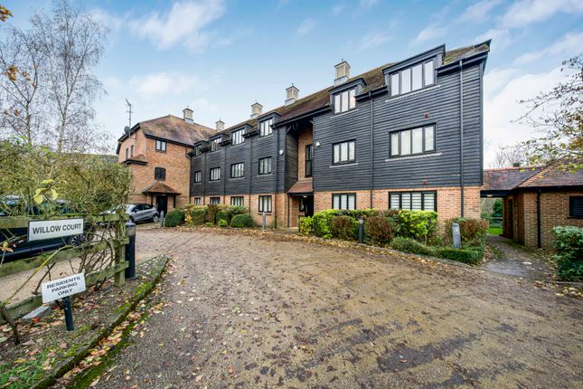 Flat for sale in Willow Court, Springwell Lane, Rickmansworth