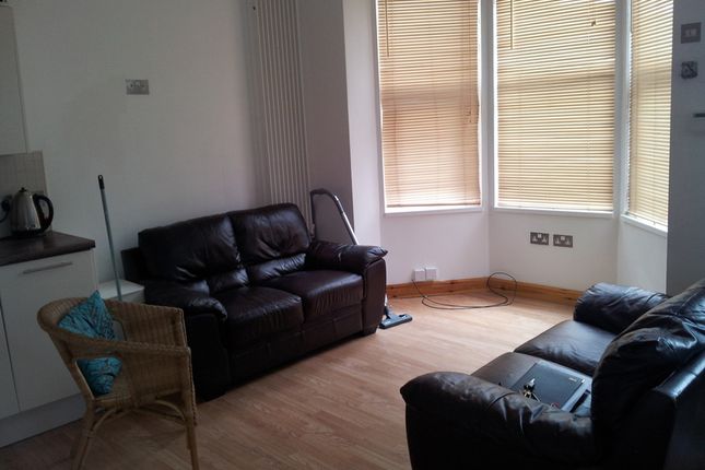 Terraced house to rent in North Lane, Headingley, Leeds