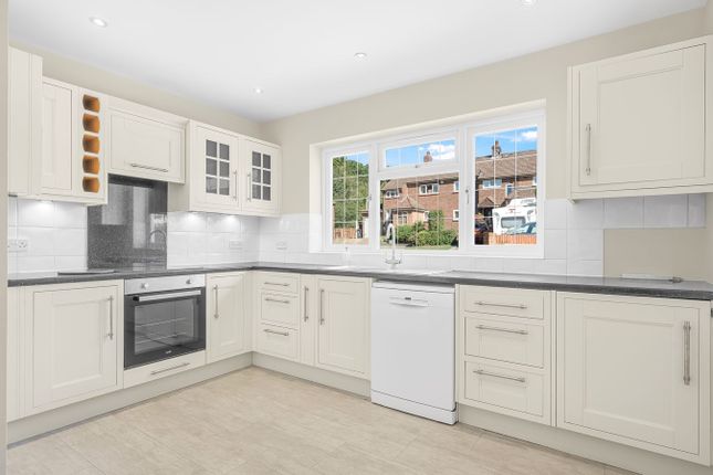 6, Westway, Beaconsfield photo 2