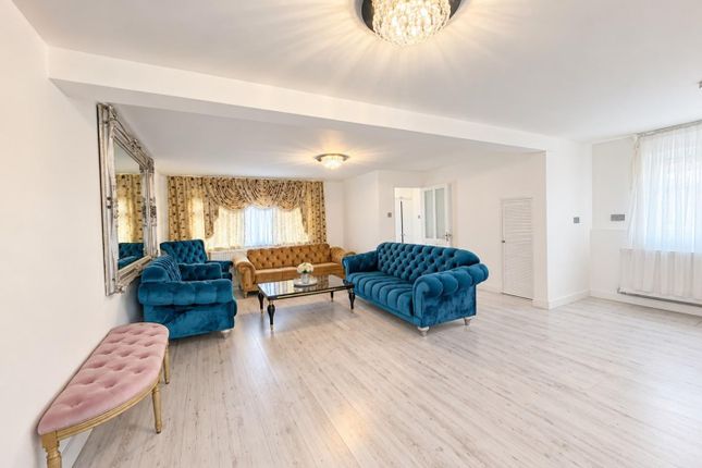 49, Hydefield Close, London photo 3
