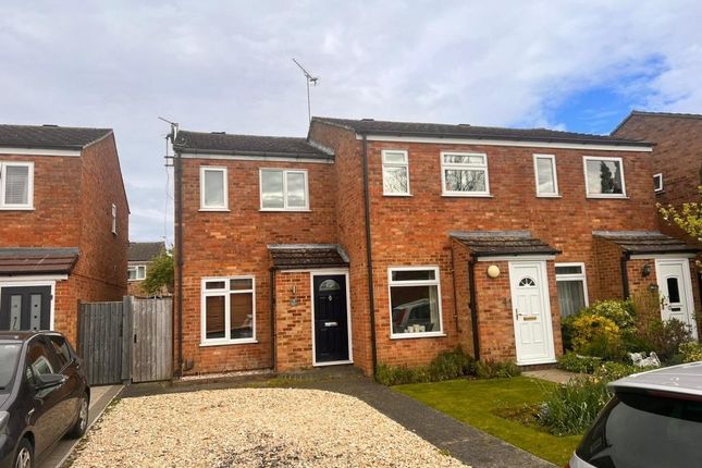 Terraced house to rent in Redland Way, Aylesbury