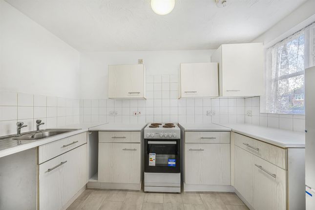 45, Redwood Gardens, London photo 5