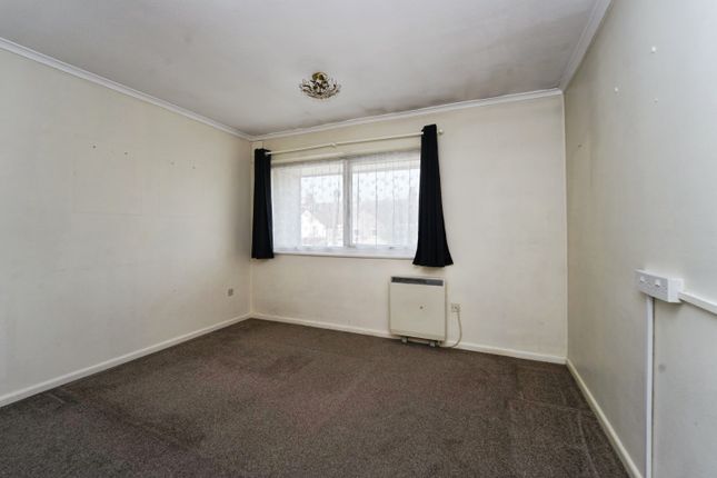 18, York Gardens, Littlehampton photo 3