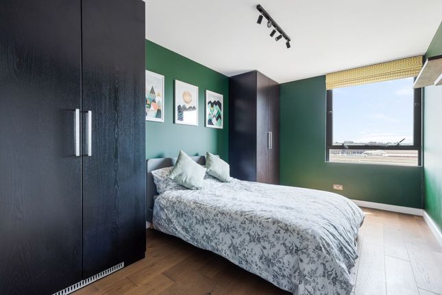 Flat to rent in Osprey Heights, London