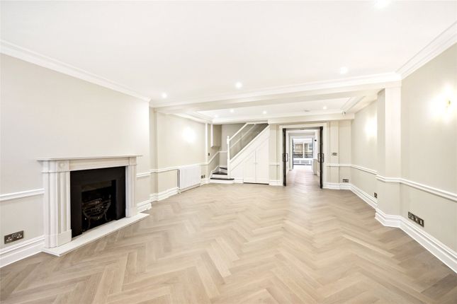 Flat to rent in Royal Court House, 162 Sloane Street, London