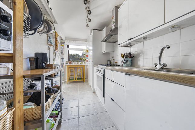 12, Arnewood Close, Roehampton photo 4