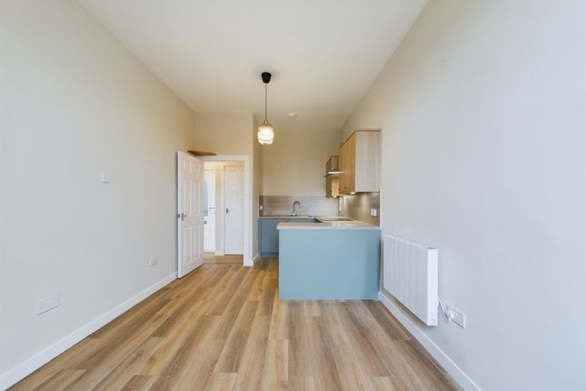 Flat to rent in Neilston Road, Paisley
