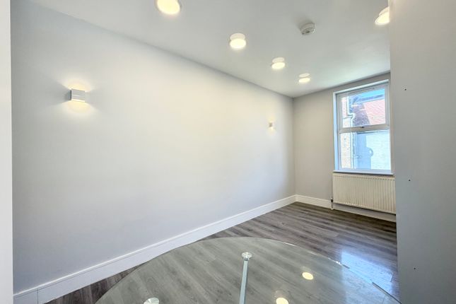 Flat 2 72, Capworth Street, Leyton  photo 4