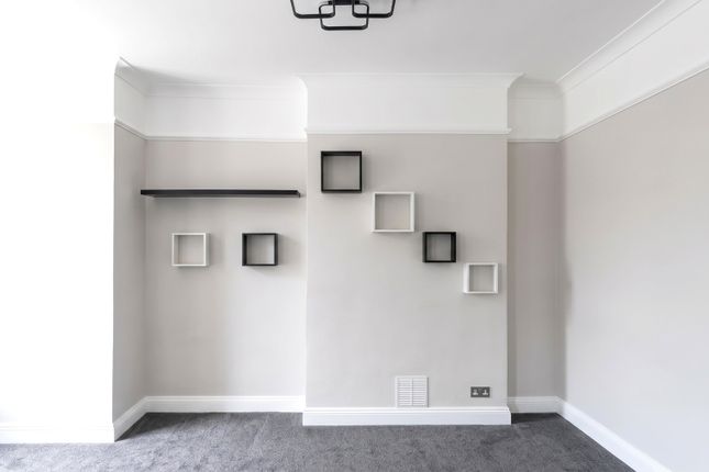 24A, Nimrod Road, Greater London photo 3