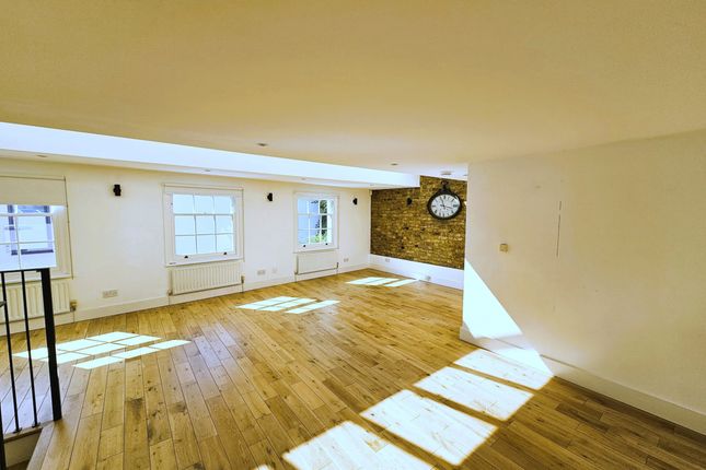 Albert Terrace Mews, Albert Terrace Mews, London photo 5