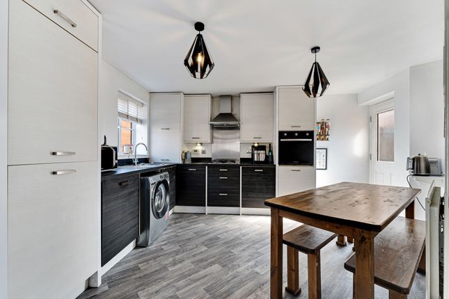 1 Chadwick Lane, Widnes photo 2
