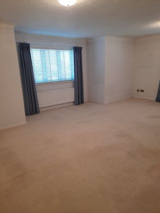 14, Newton Court, Windsor photo 4