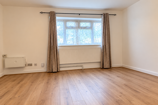 Midsummer Avenue, Hounslow photo 3