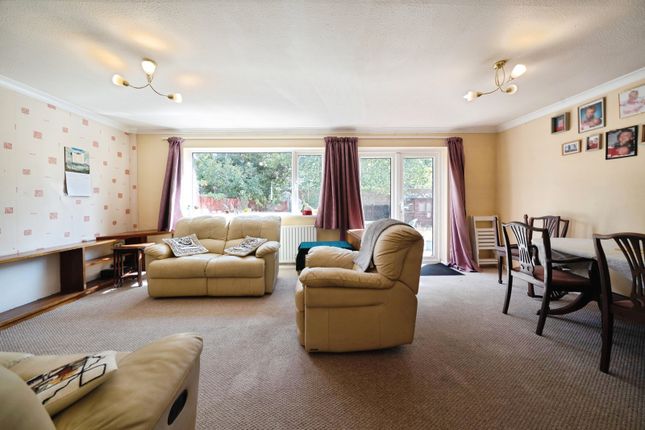40, Green Lane Close, West Byfleet photo 5