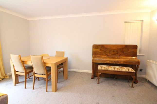 3, Ambergate Drive, Kingswinford photo 4