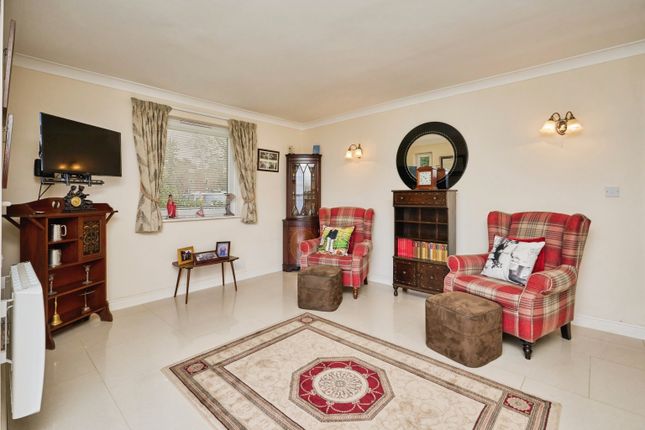Flat 7/Briary Court, Egypt Esplanade, Cowes photo 4