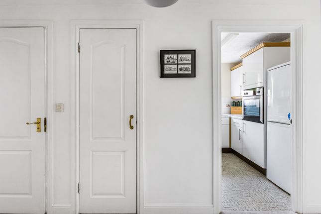 16, Beaumonds, St Albans photo 4