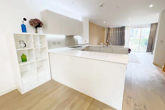 Town house to rent in 32 Ottley Drive London, London