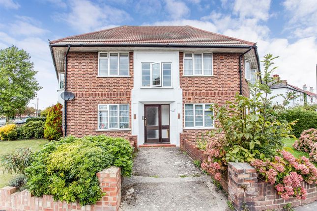Thumbnail Flat for sale in Wentworth Road, Barnet