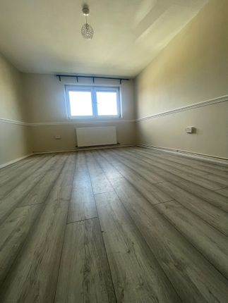 Flat 18 Moore Park House, Wilson Street, Southgate photo 5