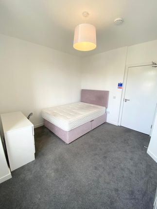 Flat to rent in Seymour Street, West End, Dundee