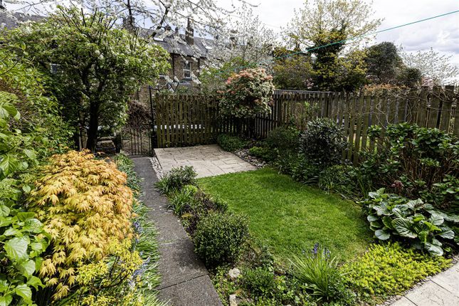 42, Colwyn Street, Huddersfield photo 4