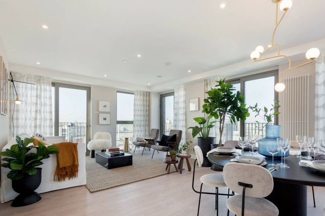 Flat for sale in Royal Eden Dock, Canary Wharf, London