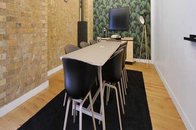 Office to let in Clerkenwell Close, London