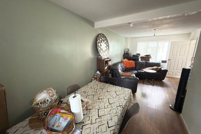 102, Dorrington Close, Luton photo 4