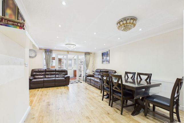 32 Charlwood, Croydon photo 3