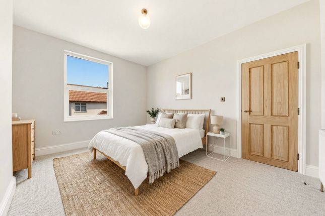 5 Nunroyd Road, Leeds photo 5