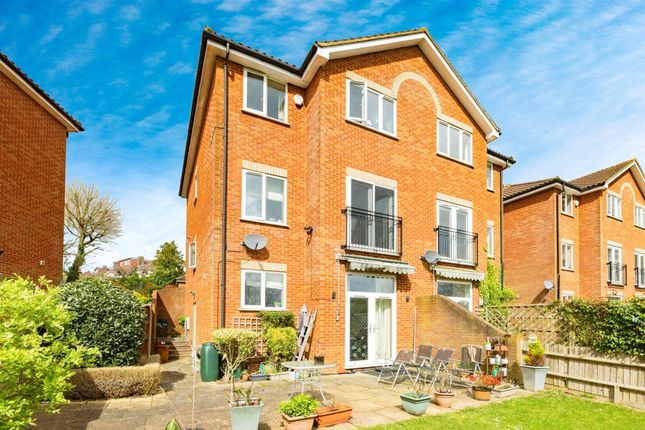 Town house for sale in Hazelbank, Croxley Green, Rickmansworth