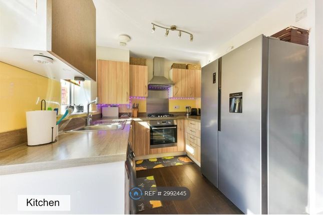 Alpine Close, Epsom photo 2