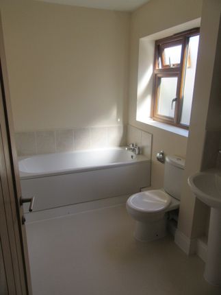 Flat to rent in Hockley, Essex