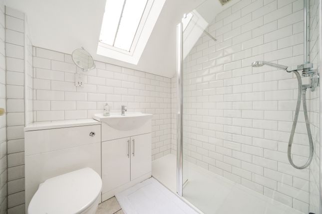 1320039-5-686905E3B9244-Arw