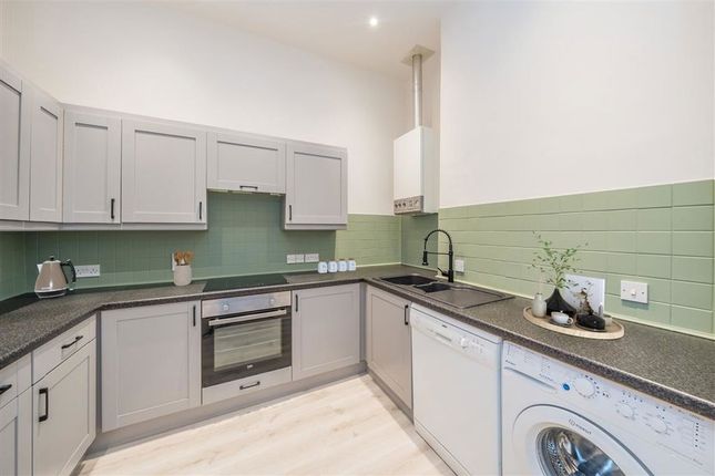 Flat 2, 70-72, Broad Street, Teddington photo 3