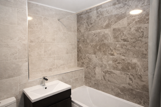 46, Bartholomew Drive, Romford photo 4