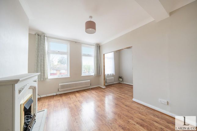 284A, Kingshill Avenue, Hayes photo 3