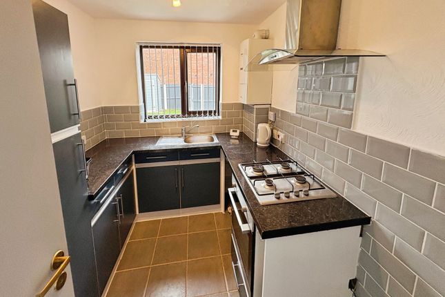 4, Sandalwood Close, Willenhall photo 2