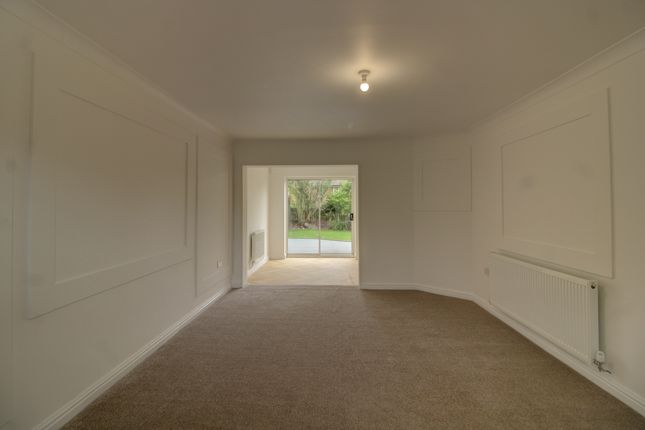 4, Flowers Close, Blackburn photo 3